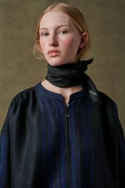 Sœur ROBE PROMESSE -soeur Soldes 009 RAW PROMESSE SQUARE BERGHAM SAUL 0006 d9957681 403e 40a1 afad 6ac494bf5d29