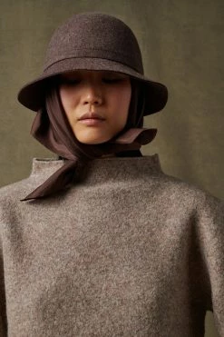 Sœur CHAPEAU SETE 11 Sœur CHAPEAU SETE -soeur Soldes 020 SAUVAGE SETES SQUARE SOUTH STONE 0007