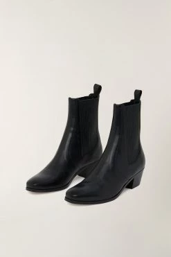 Sœur BOOTS GAZETTE 9 Sœur BOOTS GAZETTE -soeur Soldes CHA0500GAZETTE19WNOI01 3 dc78a374 f056 4e5e 8d0e 6914beceda36