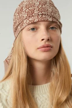 Sœur FOULARD SKY 8 Sœur FOULARD SKY -soeur Soldes ROBERT SALVADOR PRISCILLE RALPH SKY 1053